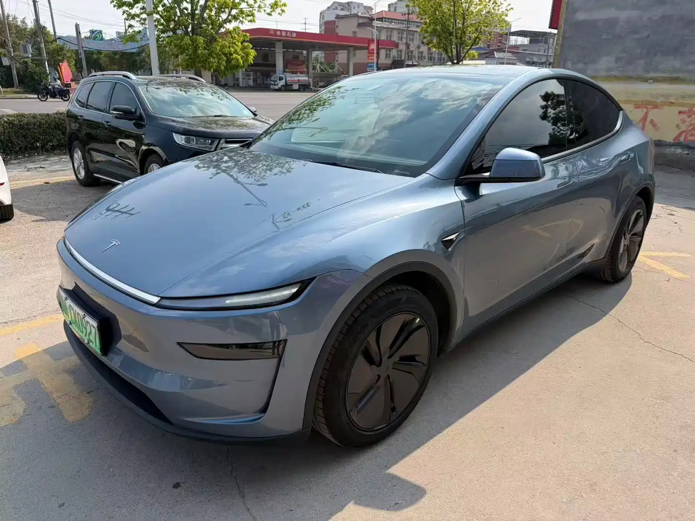 Tesla Model Y 2025 Long Range All-Wheel Drive