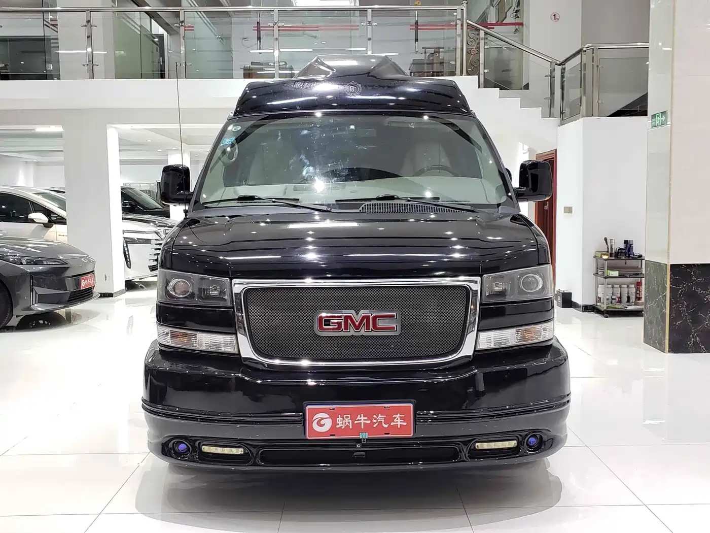 GMC Savana 2017 2014 6.0L Long Wheelbase Leader Edition