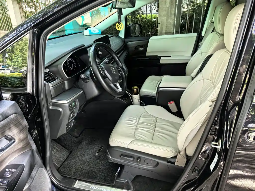Фото 14 - Honda Odyssey
