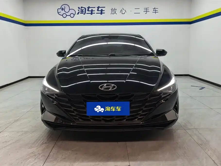 Hyundai Elantra 2021 1.5L CVT LUX Premium Edition фото 2