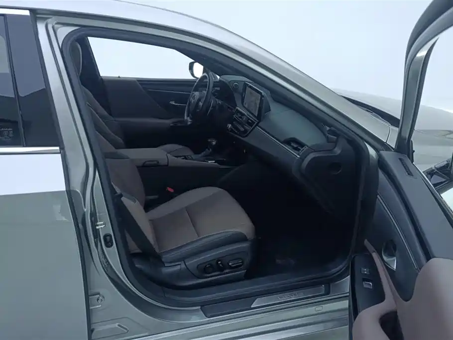 Lexus ES 2022 200 Excellence Edition фото 8