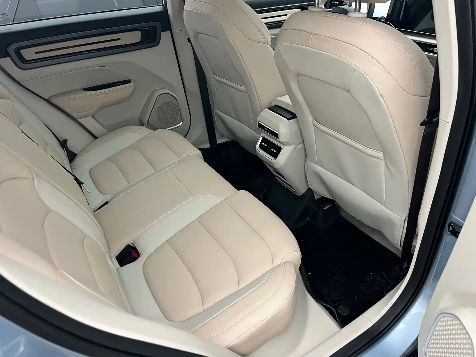 Фото 4 - Geely ICON