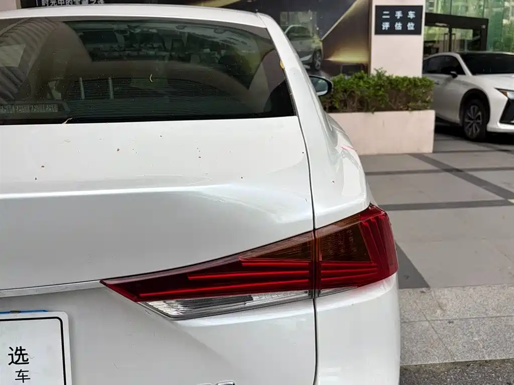 Lexus IS 2017 2017 300 Leading Edition