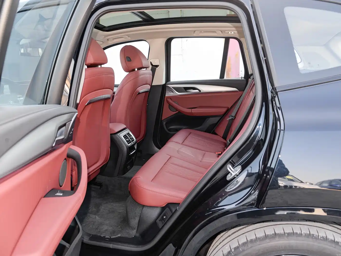 BMW iX3 2024 Innovation Leader фото 7