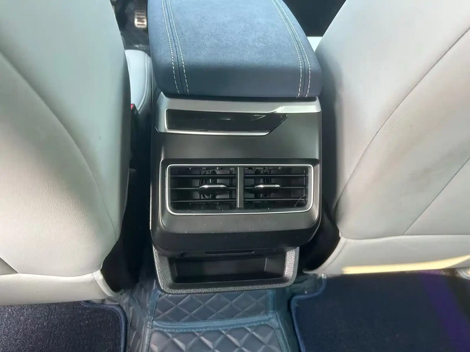 Фото 7 - Geely Preface