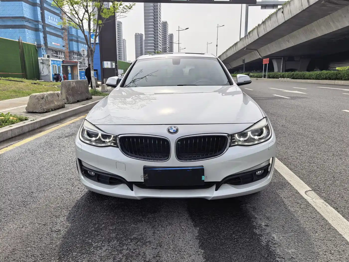 BMW 3 Series GT 2014 320i Leading Edition фото 2