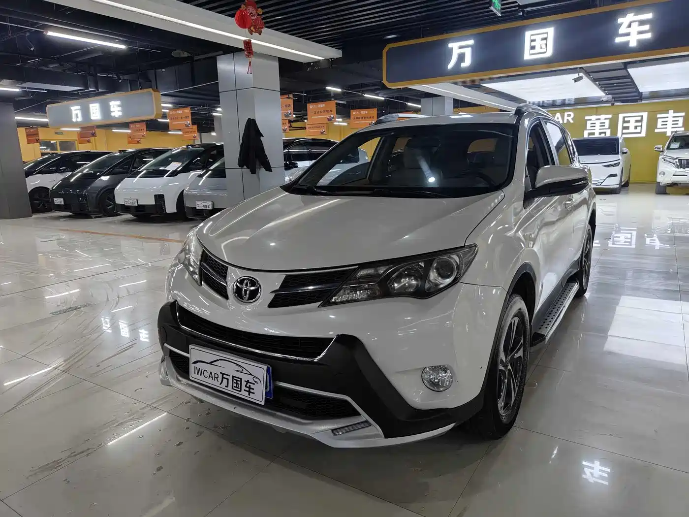 Toyota RAV4 Rongfang 2015 2.0L Manual 2WD Urban Edition фото 2