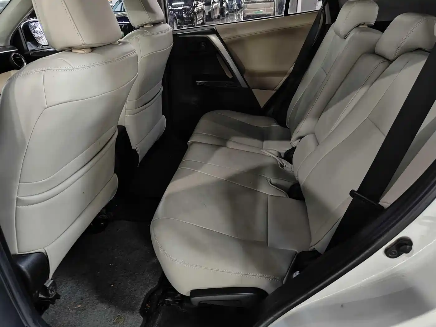 Toyota RAV4 Rongfang 2015 2.0L Manual 2WD Urban Edition фото 3