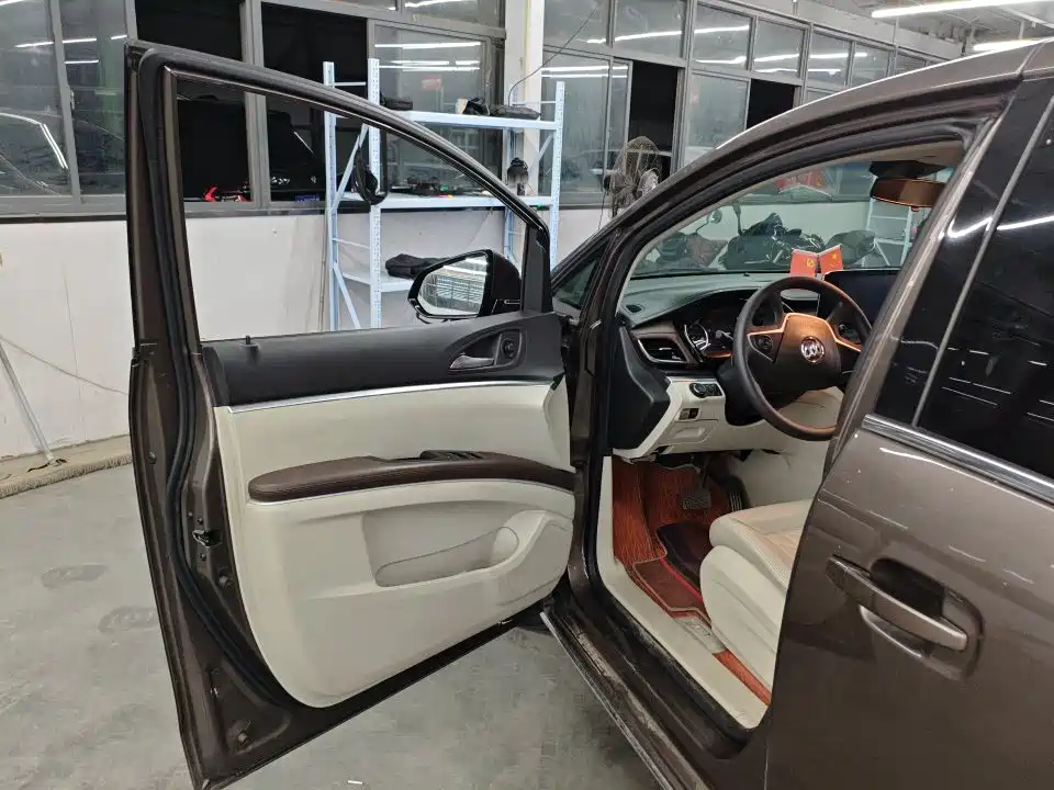 Фото 7 - Buick GL8