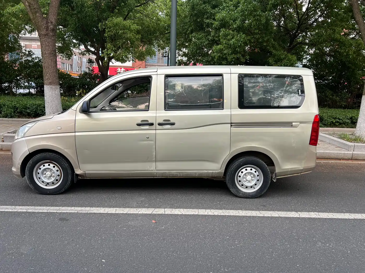 Wuling Motors Wuling Rongguang V 2017 2016 1.2L Standard
