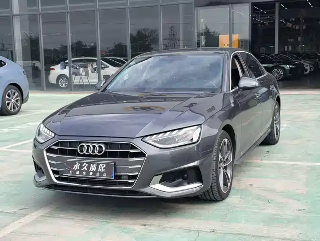 Audi A4L 40 TFSI, Стиль Драйв