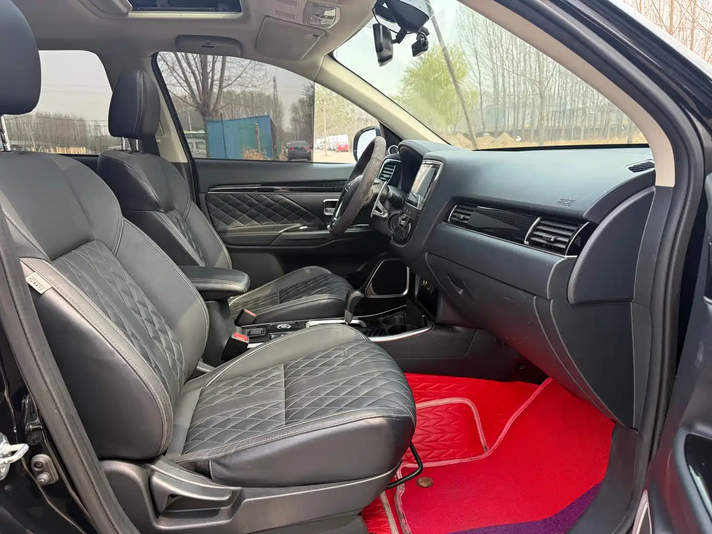 Mitsubishi Outlander 2021 2.4L 4WD Deluxe Edition 7-Seater фото 11