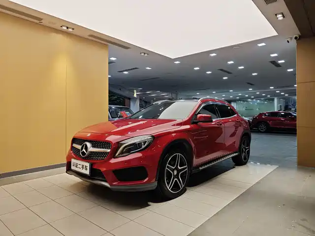 MERCEDES-BENZ GLA