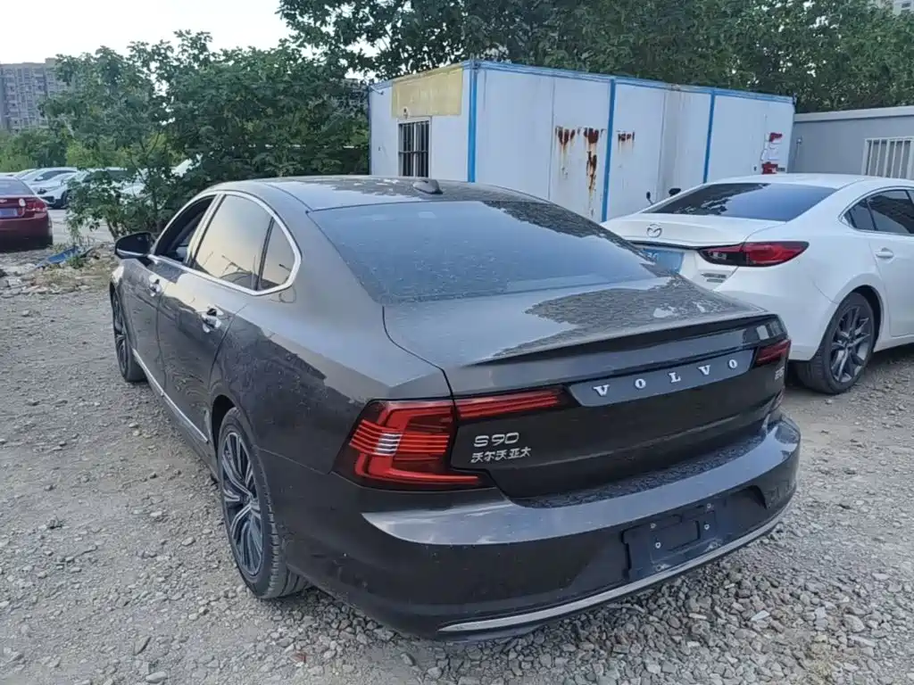 Photo 5 - Volvo S90