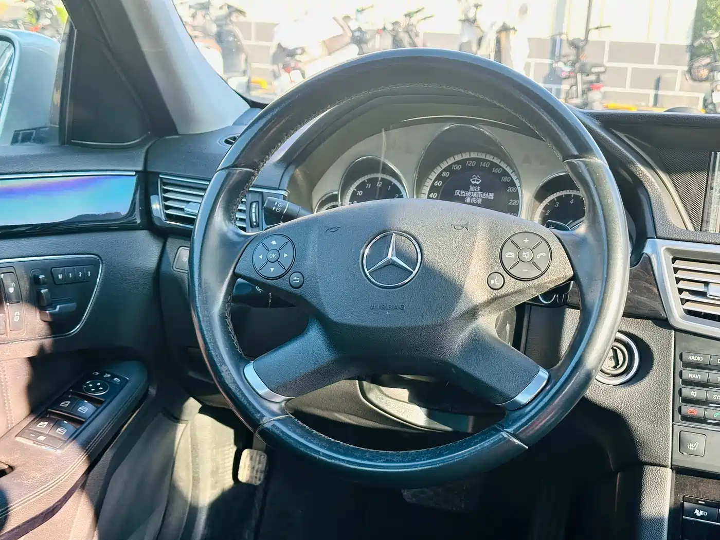 Mercedes-Benz E-Class 2010 E 300 L Fashion фото 20