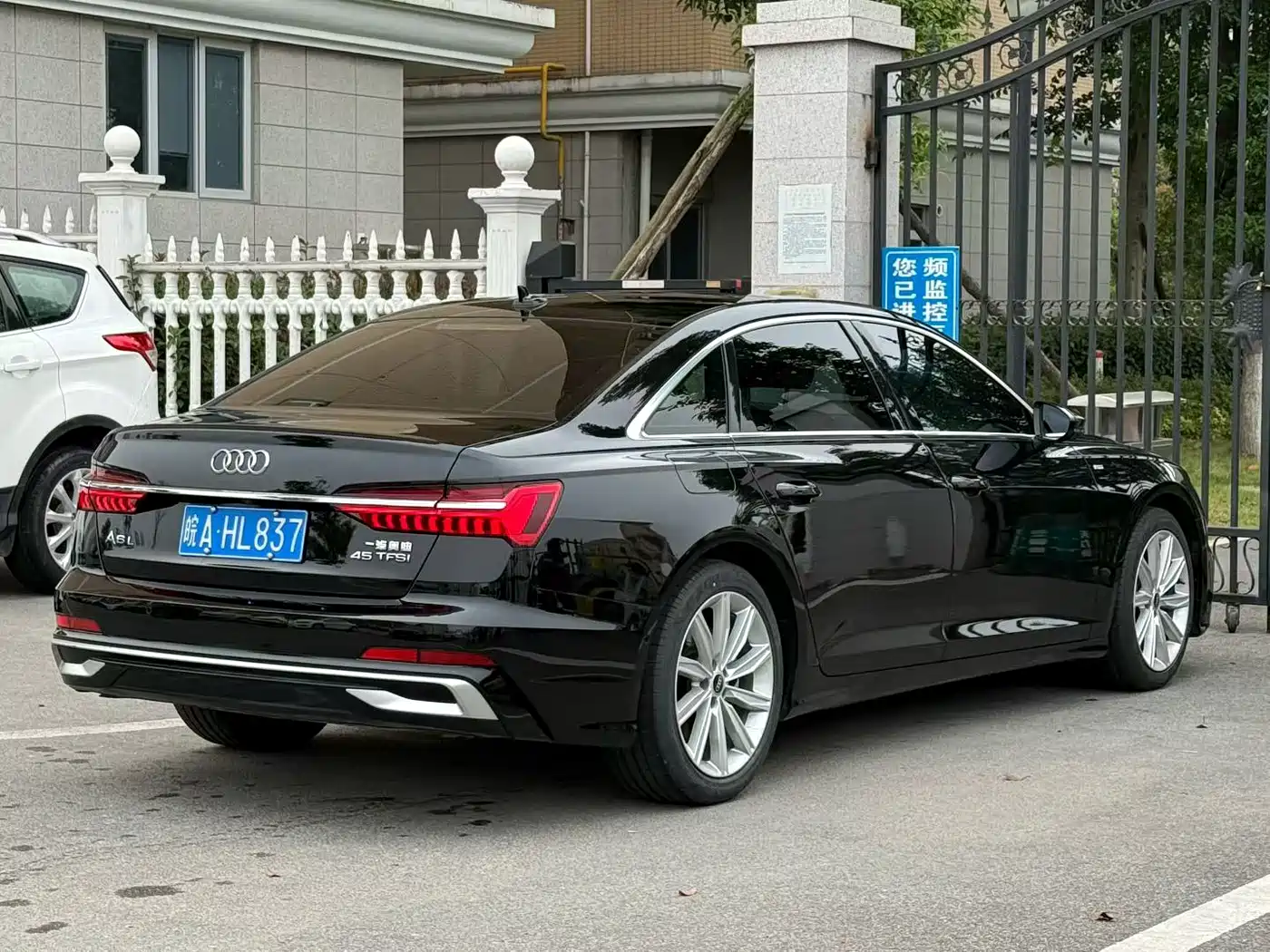Фото 9 - Audi A6L