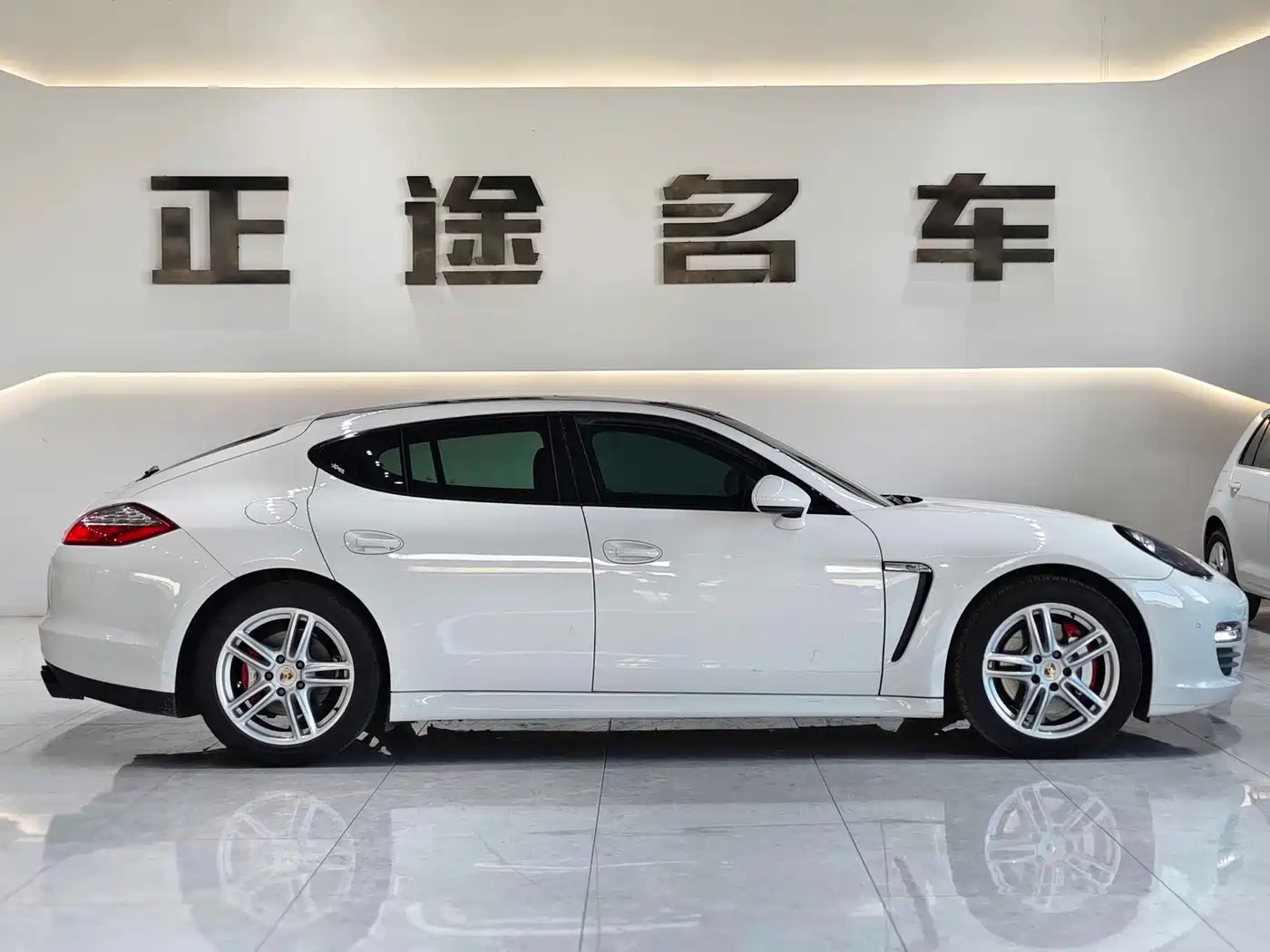 Porsche Panamera 2011 2010 Panamera 4 3.6L