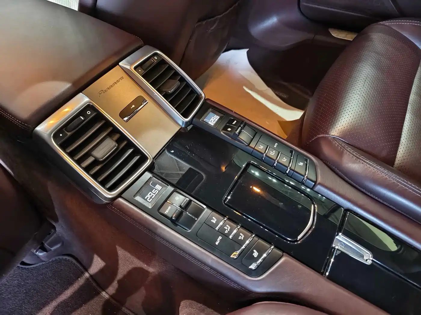 Porsche Panamera 2011 2010 Panamera 4 3.6L