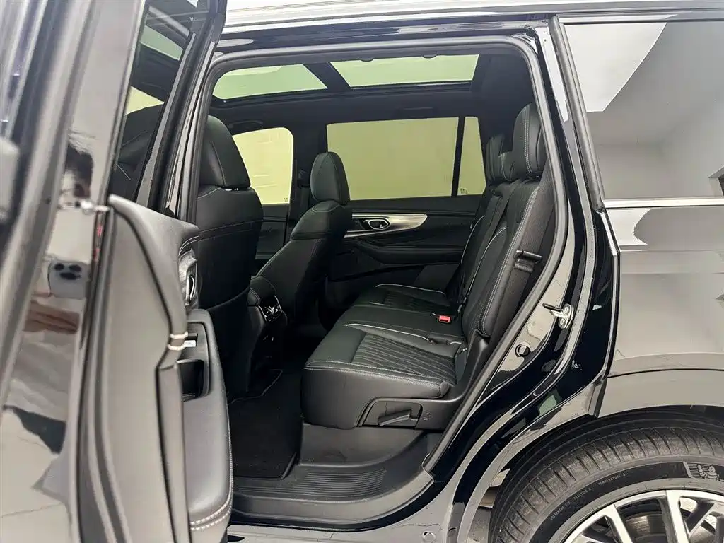 GAC Trumpchi Trumpchi GS8 2025 Pilot Series 2.0TGDI 2WD Luxury Edition 5-seater фото 22