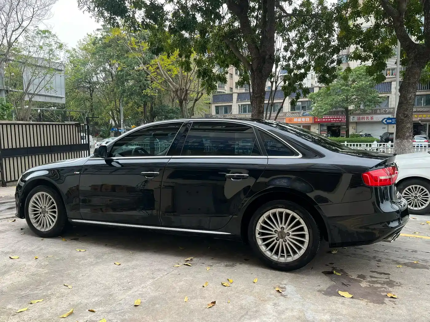 Audi A4L 2016 35 TFSI Collector's Edition S line Comfort фото 2