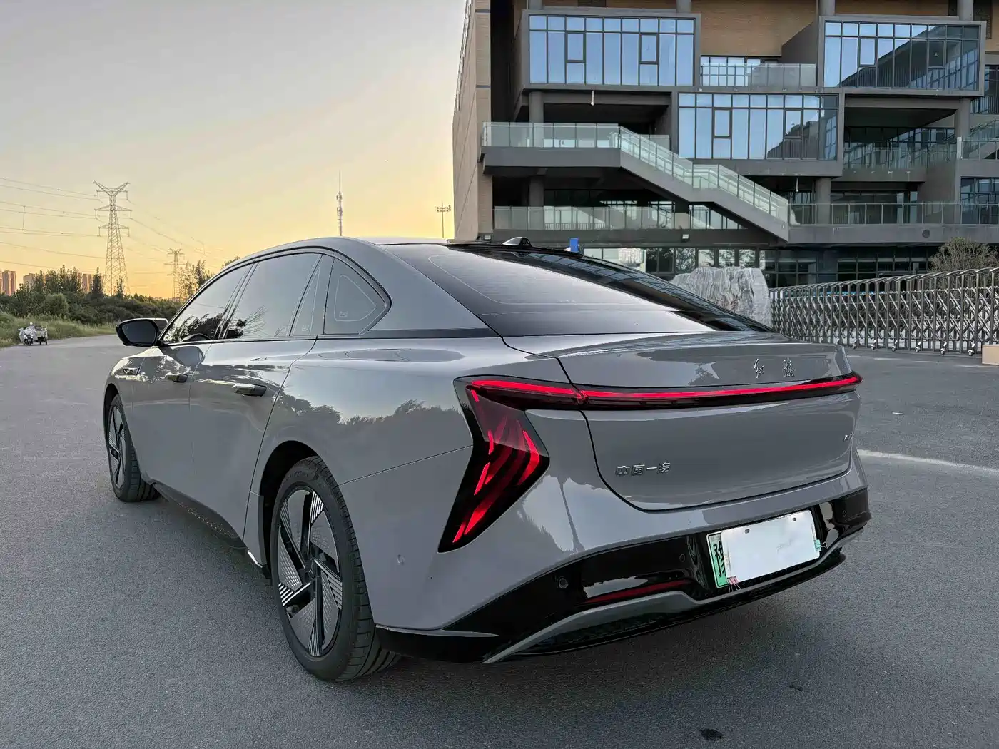 Фото 7 - Hongqi EH7