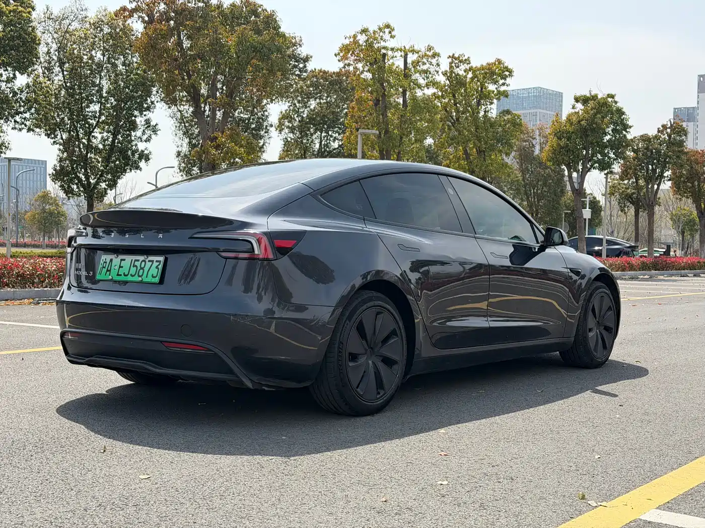 TESLA MODEL 3