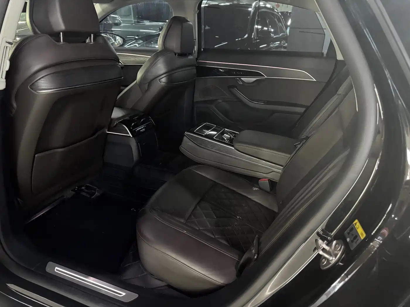 Фото 4 - Audi A8