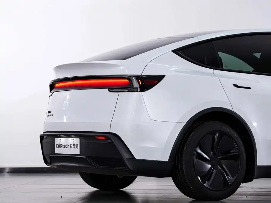 Photo 9 - Tesla Model Y