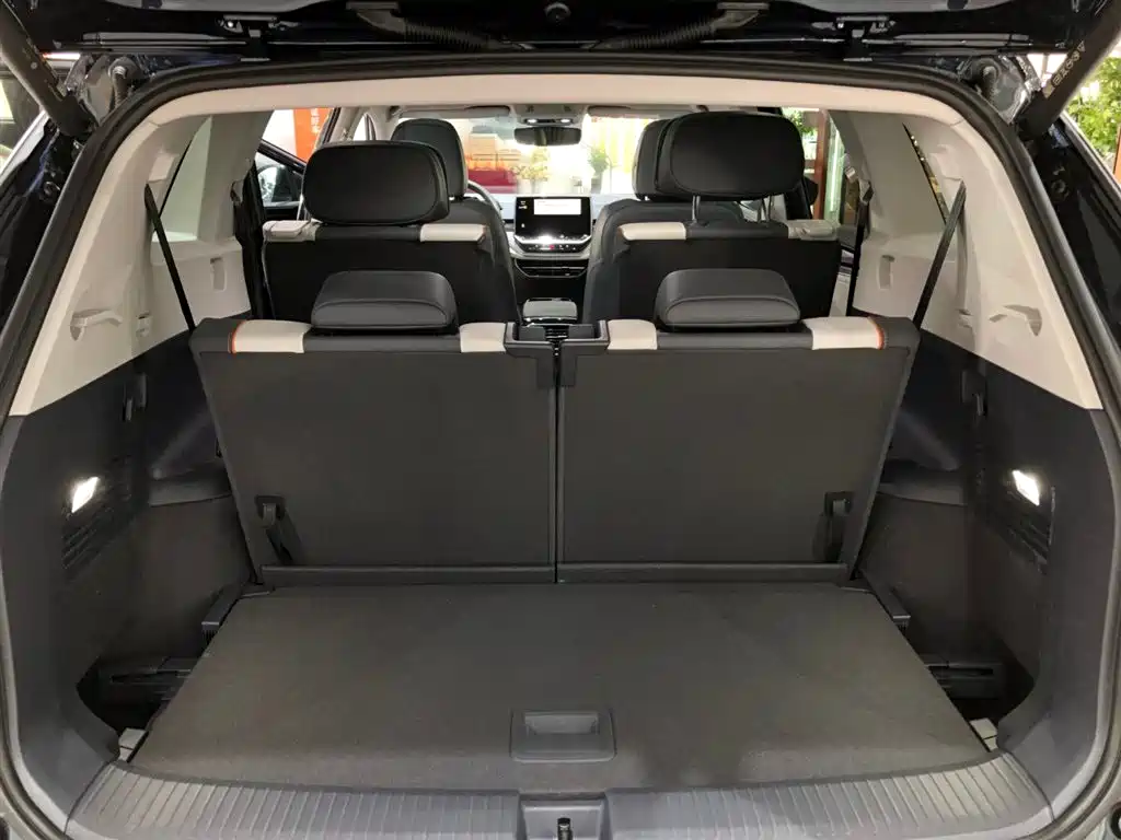 VOLKSWAGEN ID.6 CROZZ