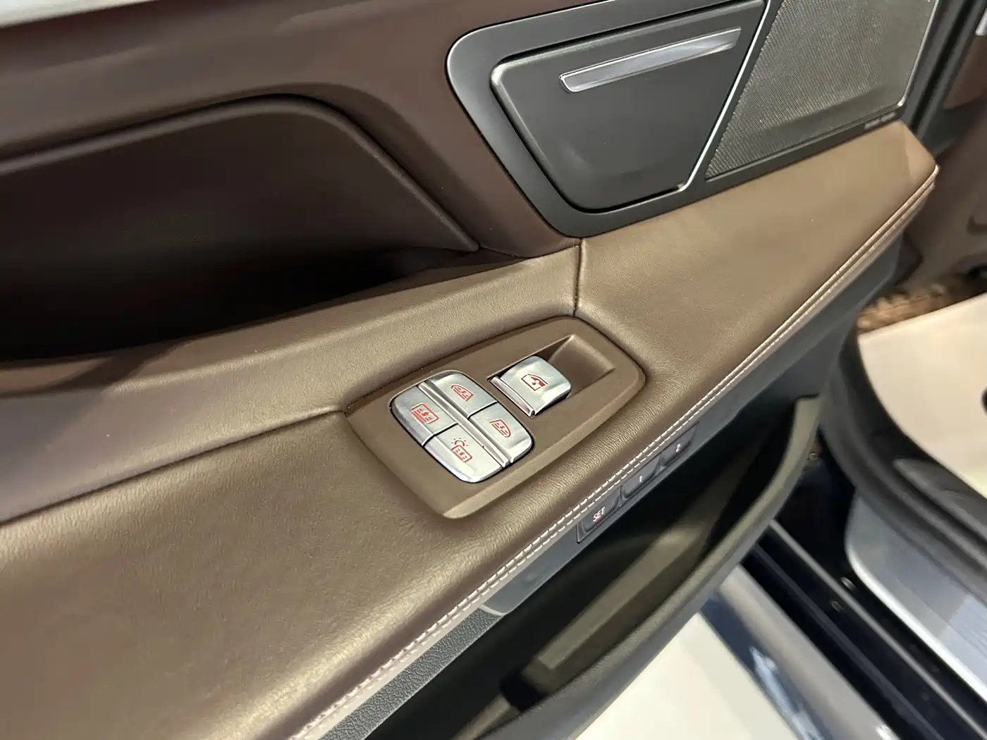 BMW 7 Series 2021 Model 730Li M Sport Package фото 21
