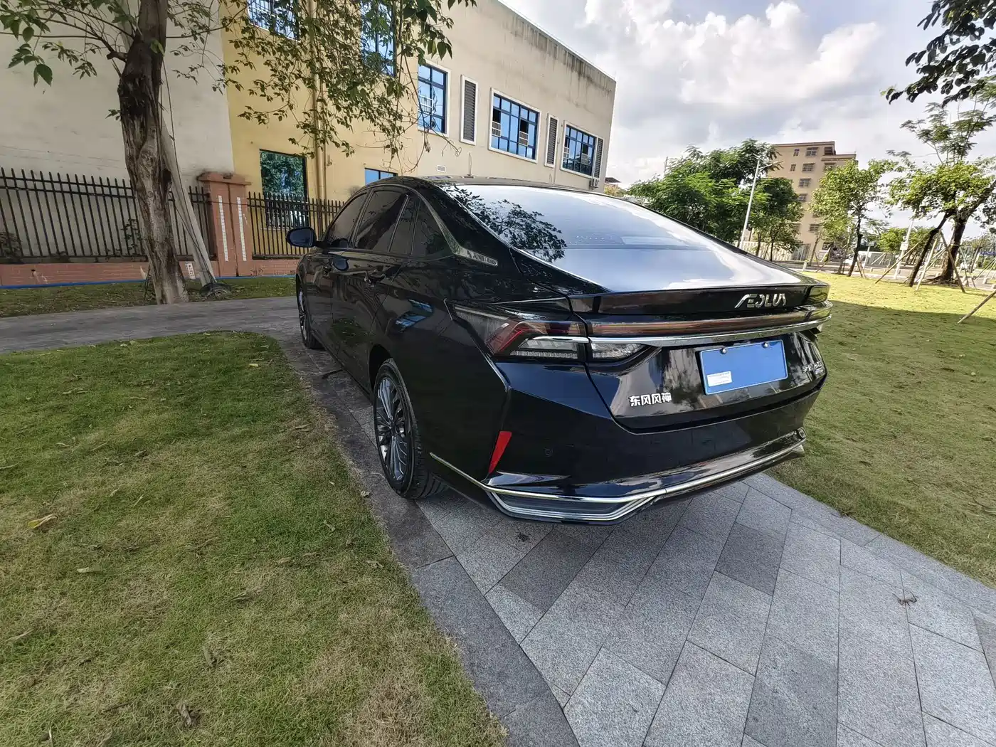 Dongfeng Aeolus Yixuan MAX 2022 2023 1.5T Ultra Stylish Dad Edition