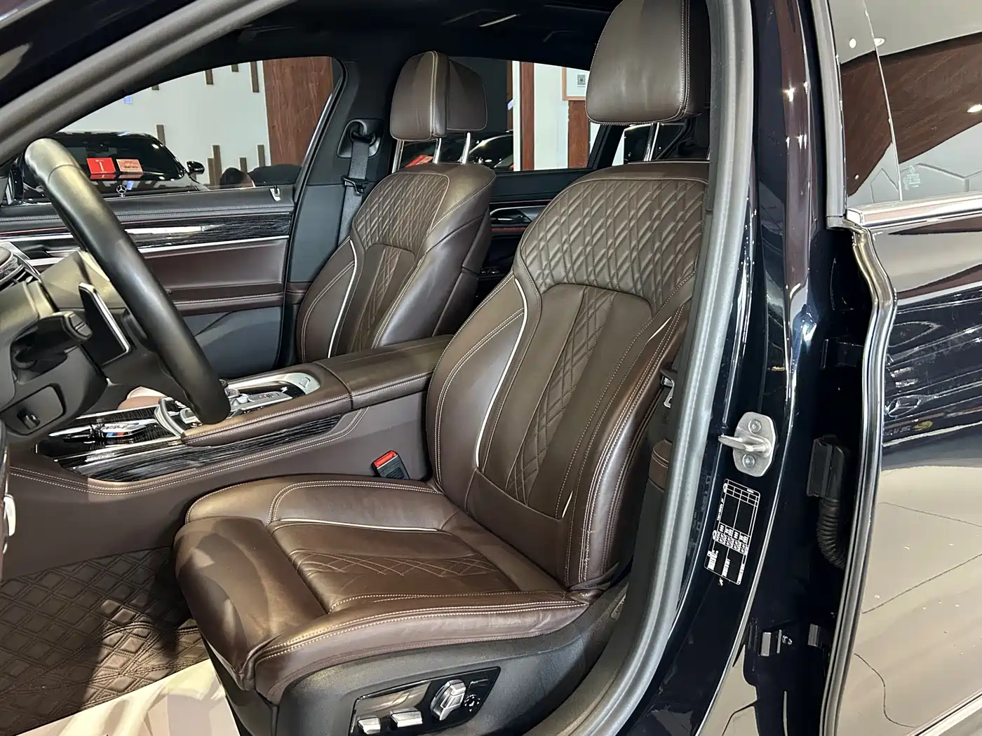 BMW 7 Series 2021 Model 730Li M Sport Package фото 11