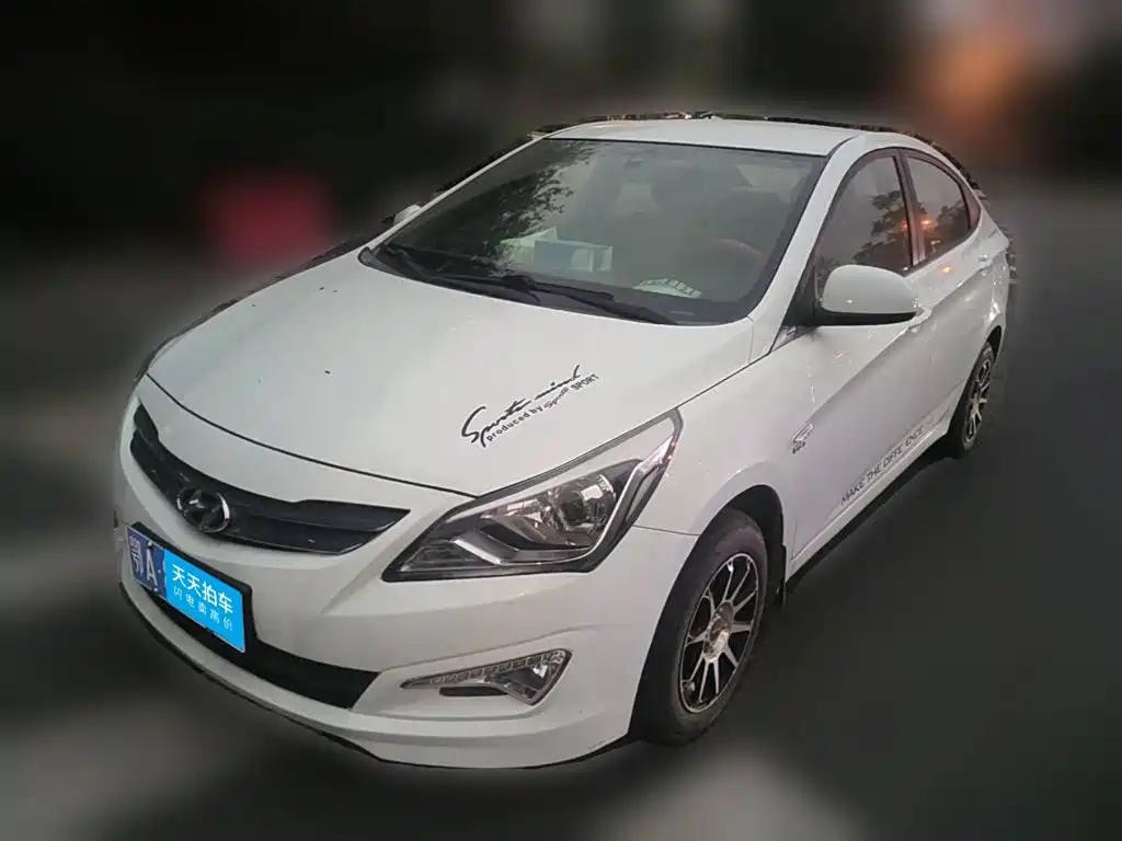 Photo 1 - Hyundai Verna