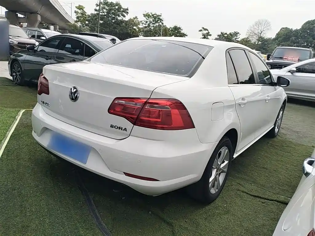 Volkswagen Bora 2014 1.6L Manual Comfort Edition фото 7