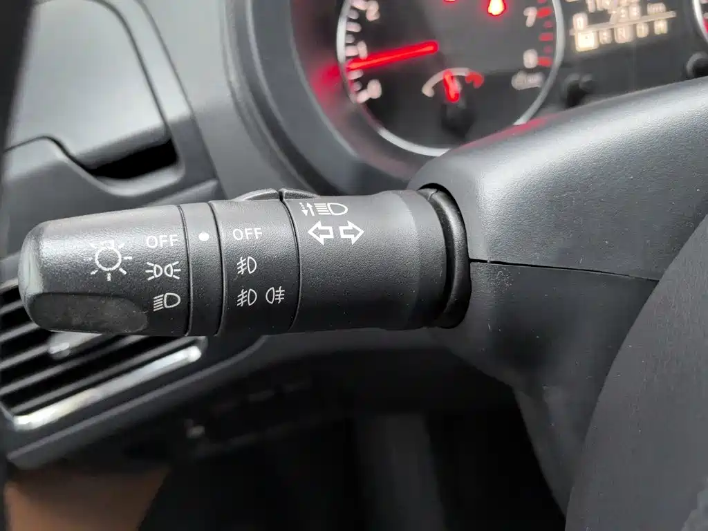 Dongfeng Fengdu MX6 2016 2015 2.0L CVT 4WD All-round Edition