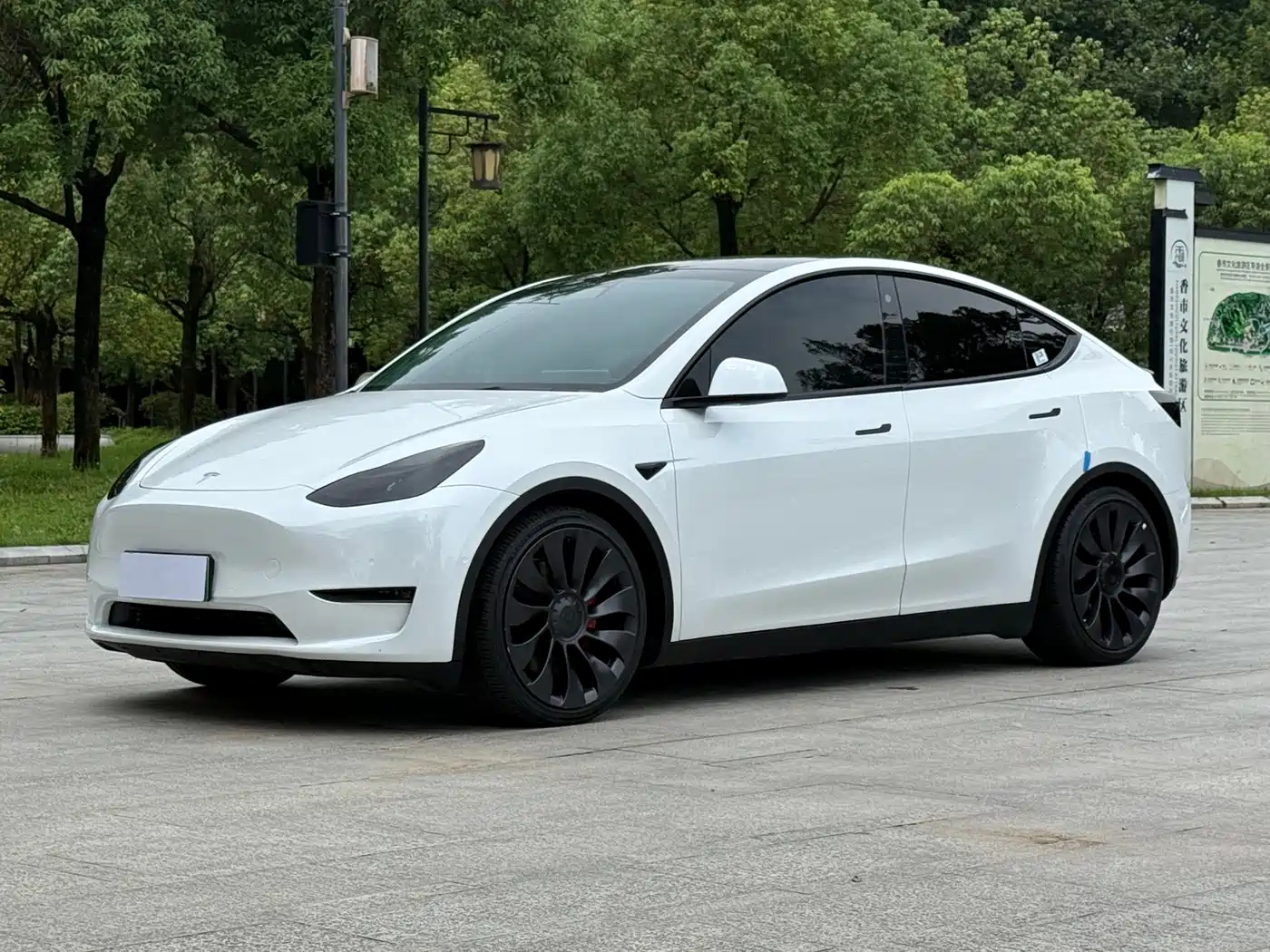 Tesla Model Y 2022