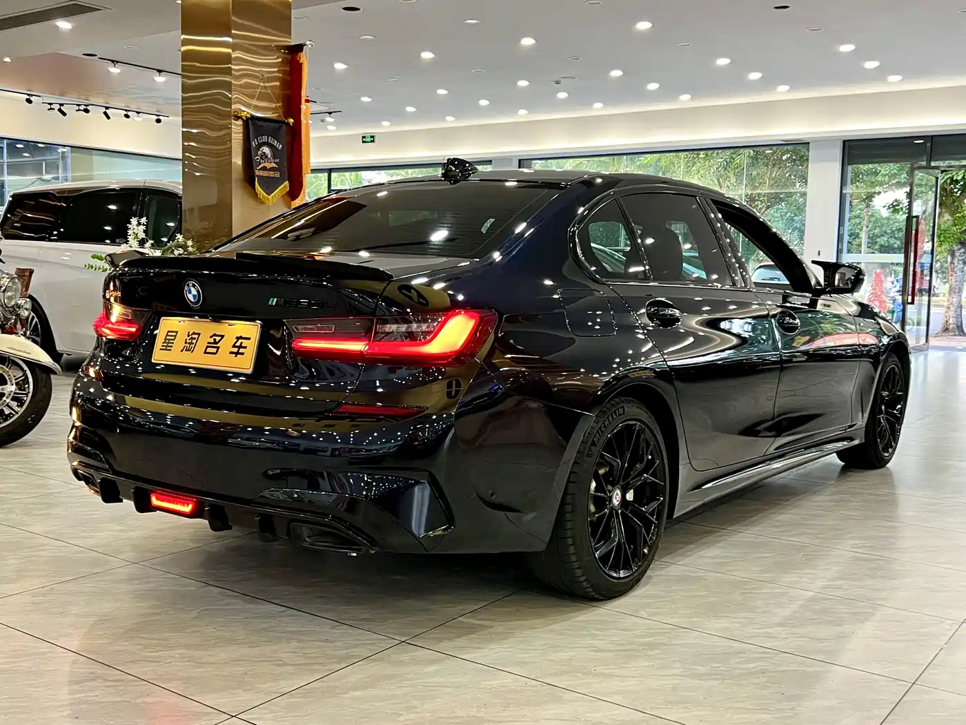 BMW 3 SERIES