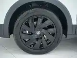 صورة 22 - Volkswagen Tharu