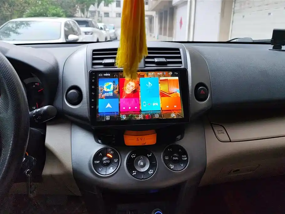 Toyota RAV4 Rongfang 2011 2.0L Automatic Luxury Edition фото 13
