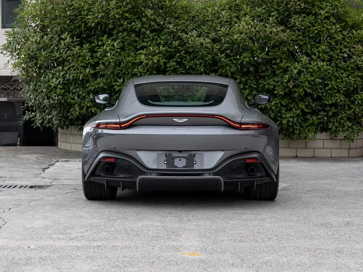 Aston Martin V8 Vantage 2021 2020 4.0T V8 Coupe