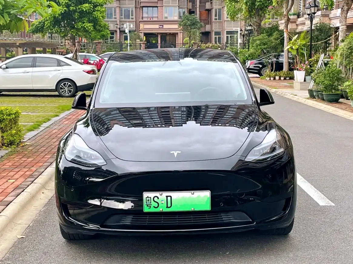 TESLA MODEL Y