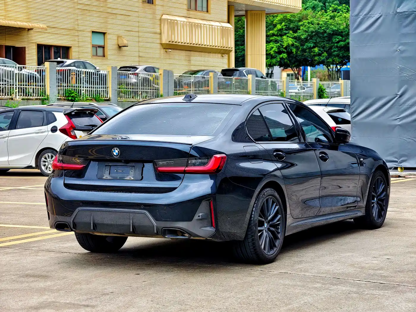 BMW 3 Series 2024 325i M Sport Shadowline Package фото 6