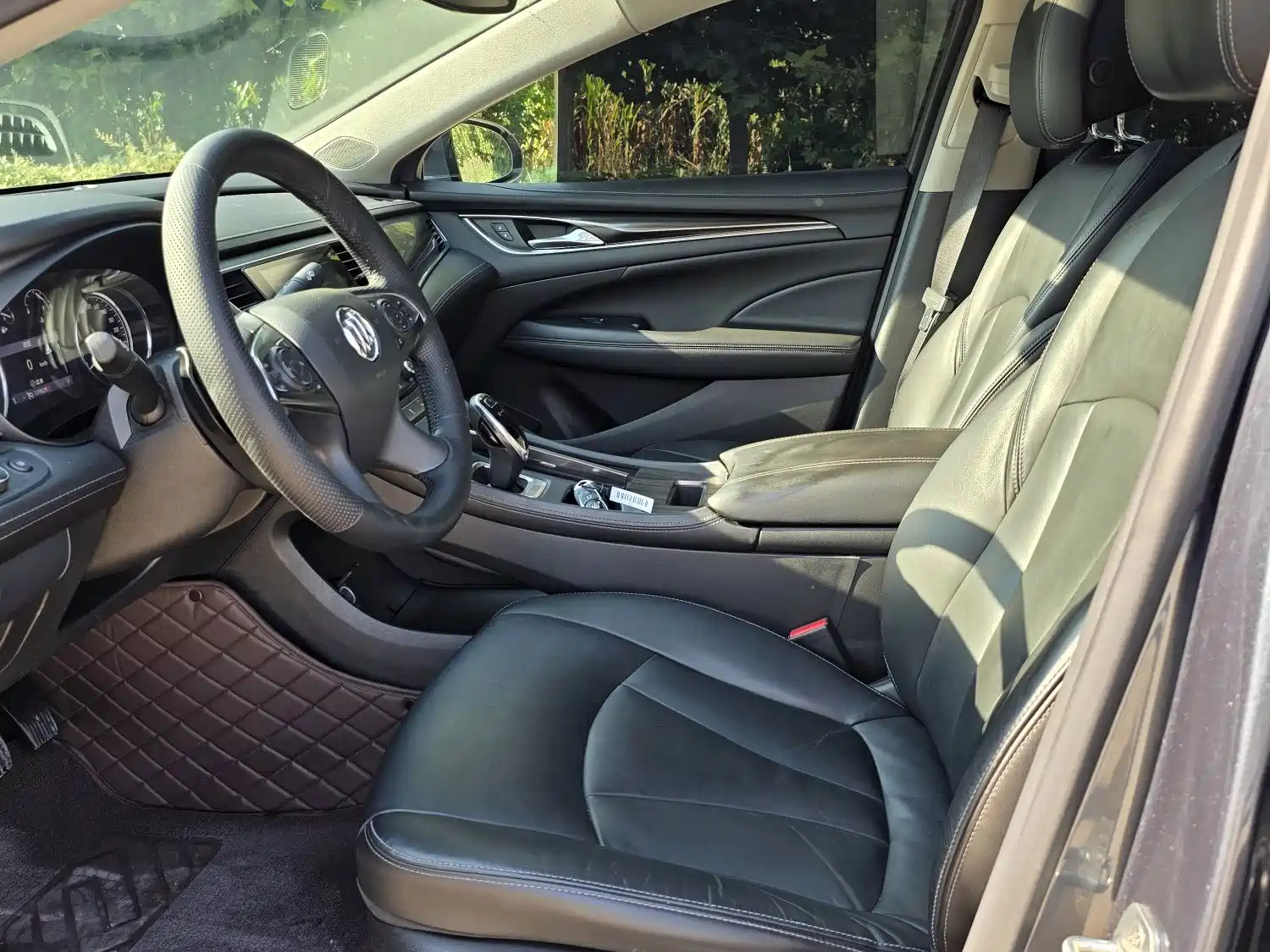 Photo 8 - Buick LaCrosse