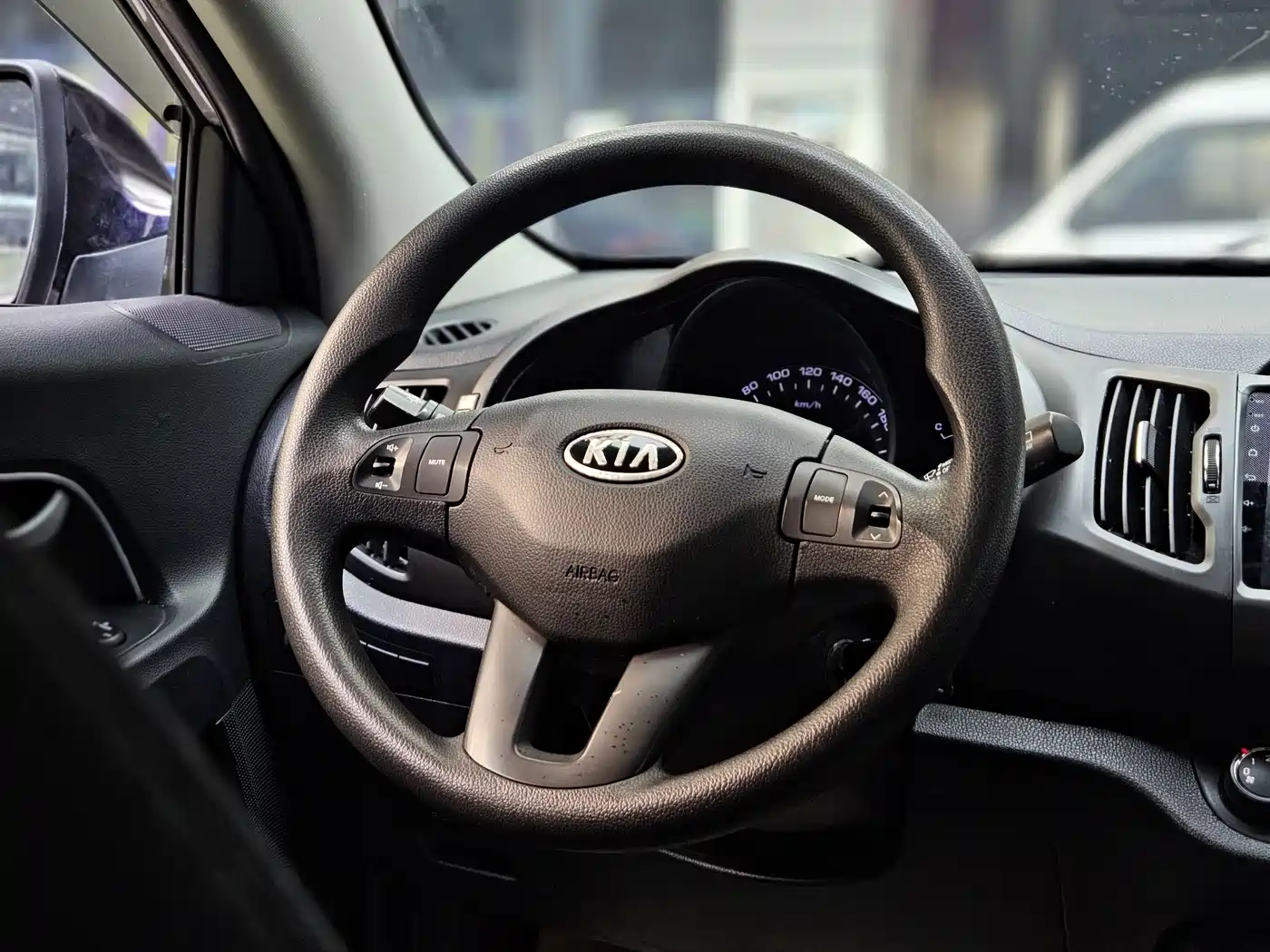Kia Sportage 2011 2.0L Manual 2WD GL фото 9