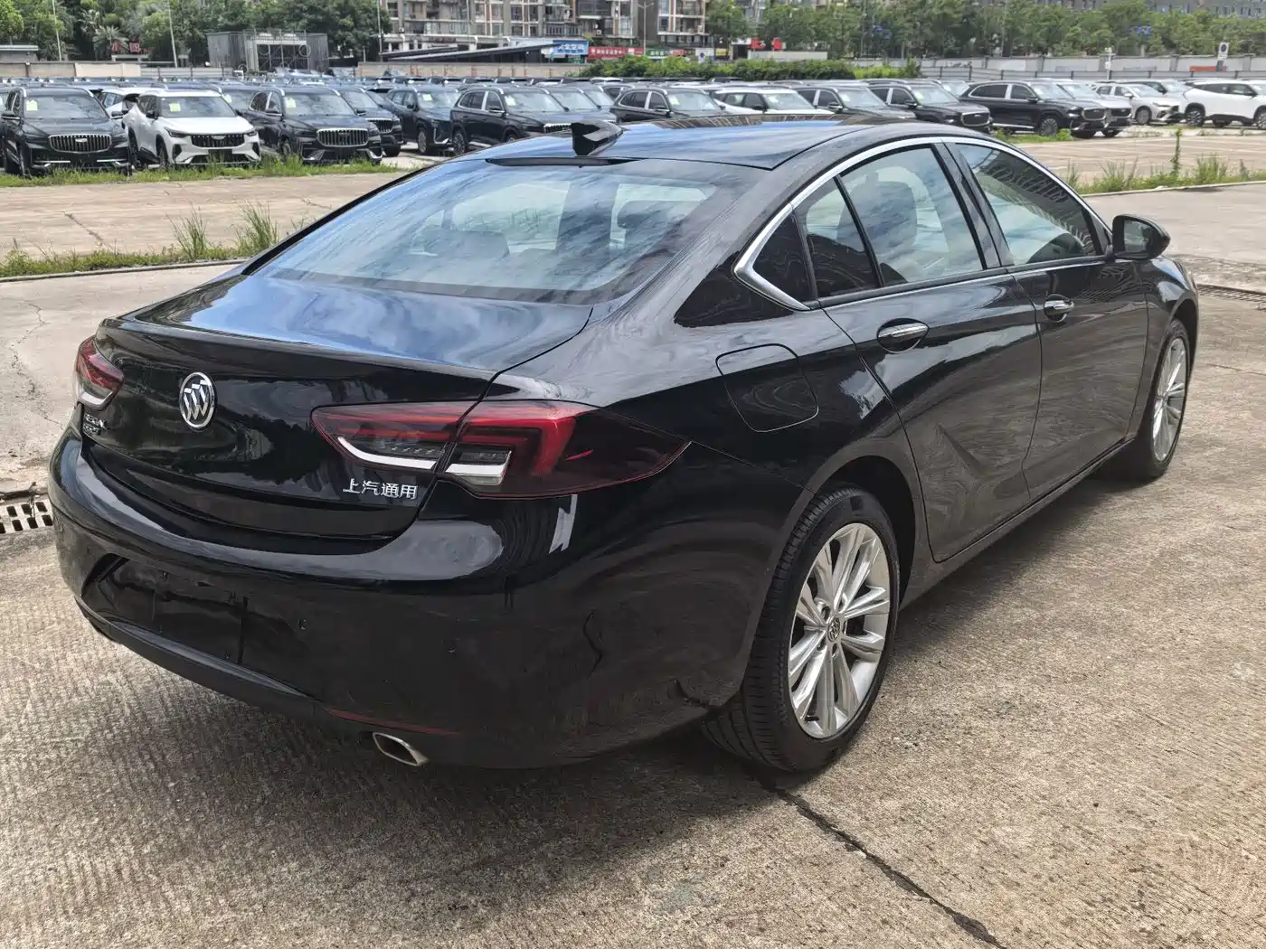 Photo 10 - Buick Regal