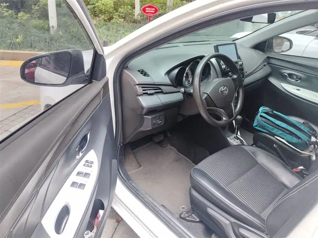 Toyota YARiS L Zhi Xuan 2015 1.5G Auto Sunroof Special Edition фото 14