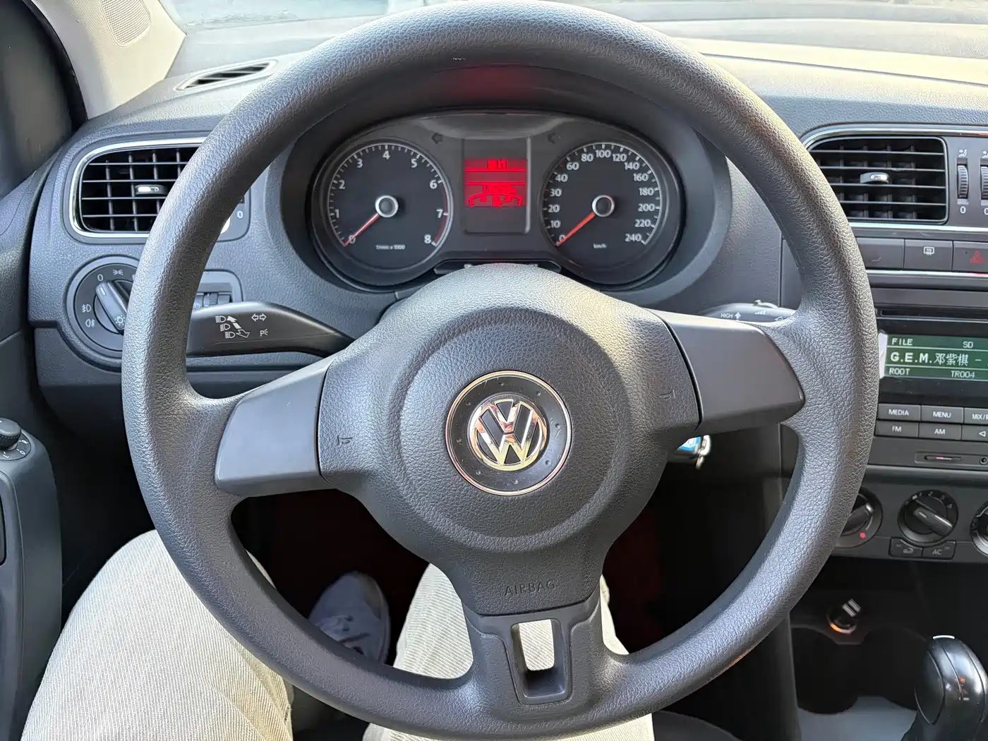 Volkswagen Polo 2011 1.4L Automatic Style Edition фото 17