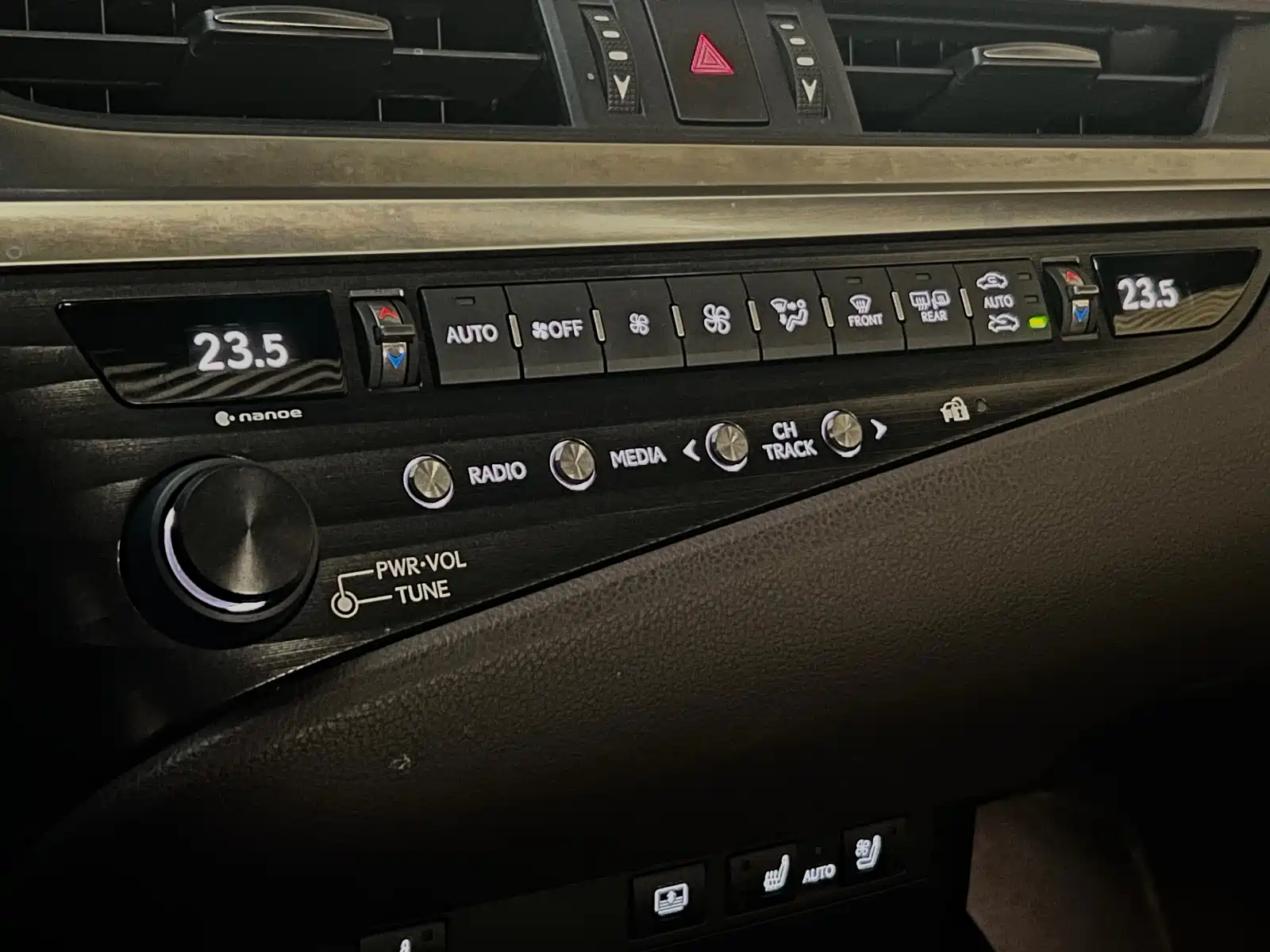 Фото 15 - Lexus ES