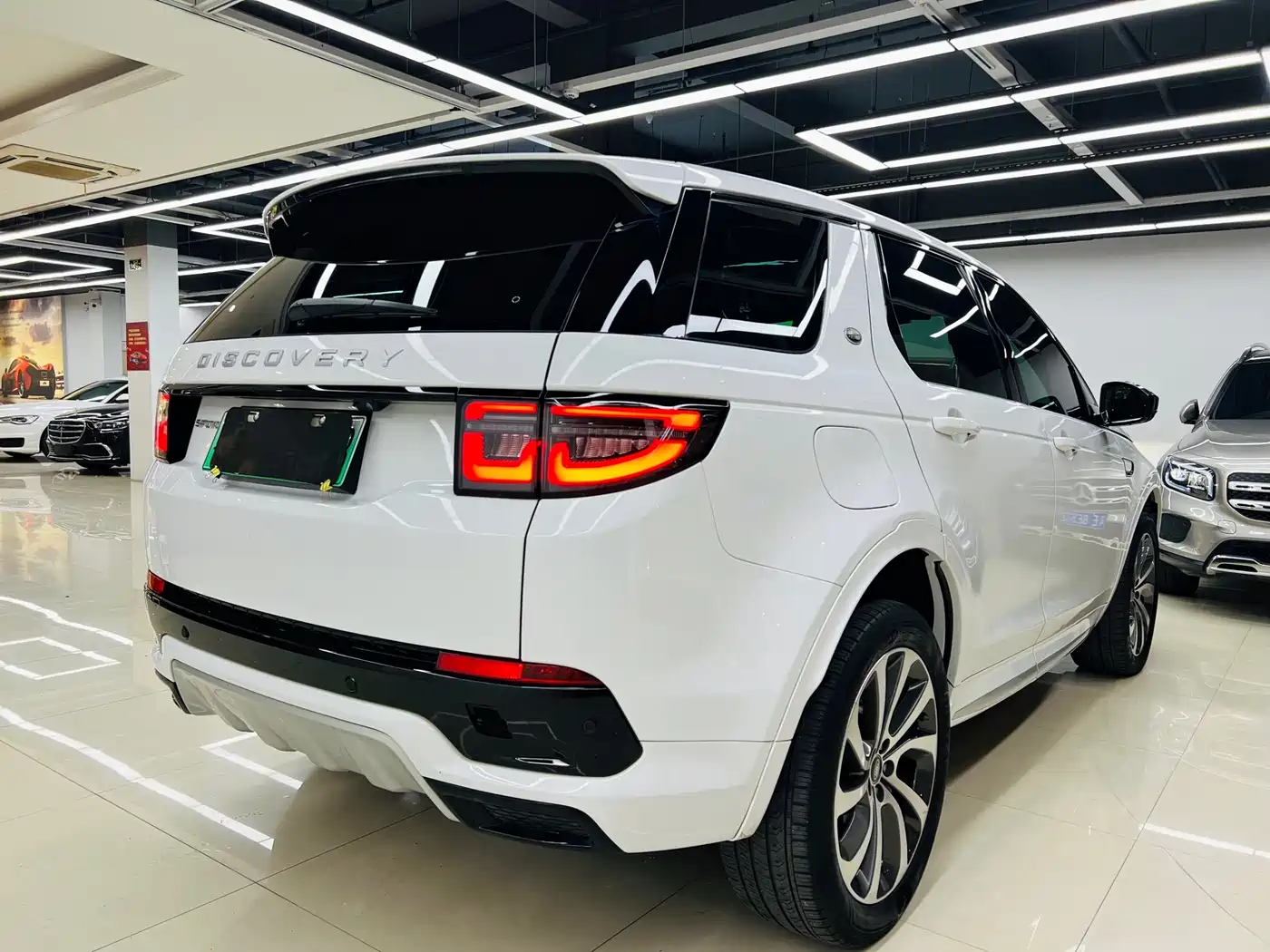 Land Rover Discovery Sport PHEV 2024 1.5T P300e Plug-in Hybrid фото 18