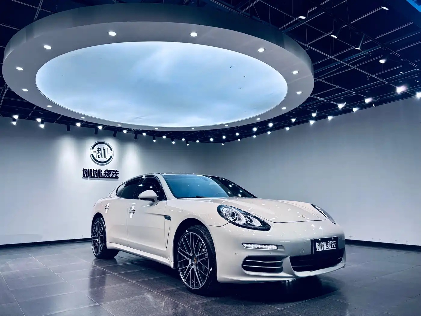 Porsche Panamera 2014 Panamera 4 3.0T фото 12